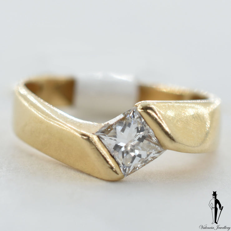 14K Yellow Gold VS2 Diamond (0.65 CT.) Swirl Style Engagement Ring