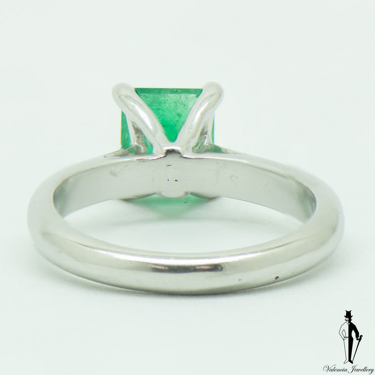 1.02 CT. Emerald Ring in Platinum